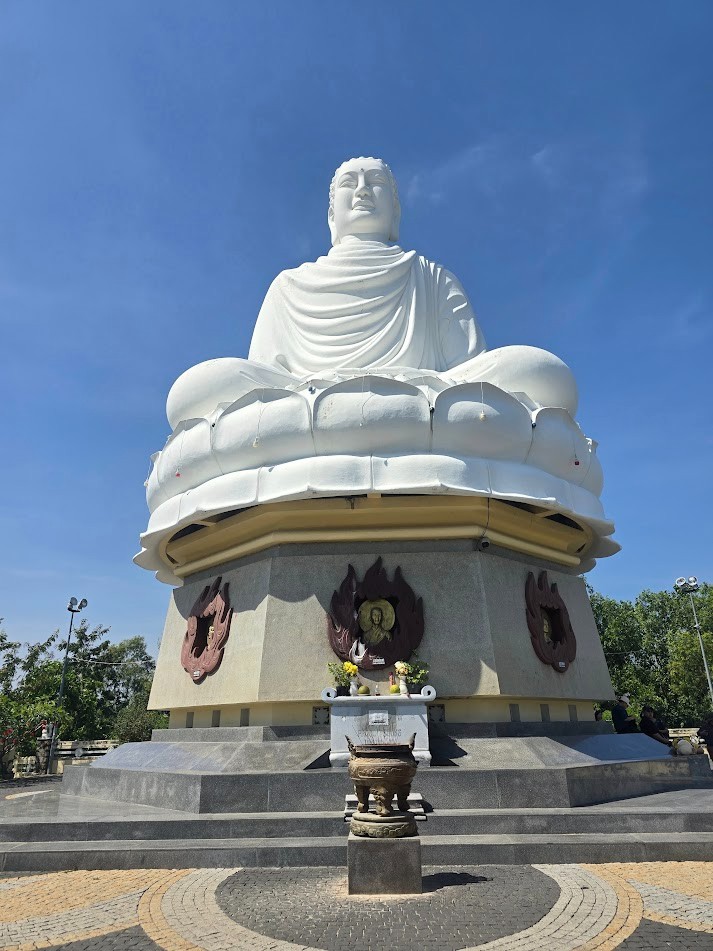 Buda en Na trang-cropped